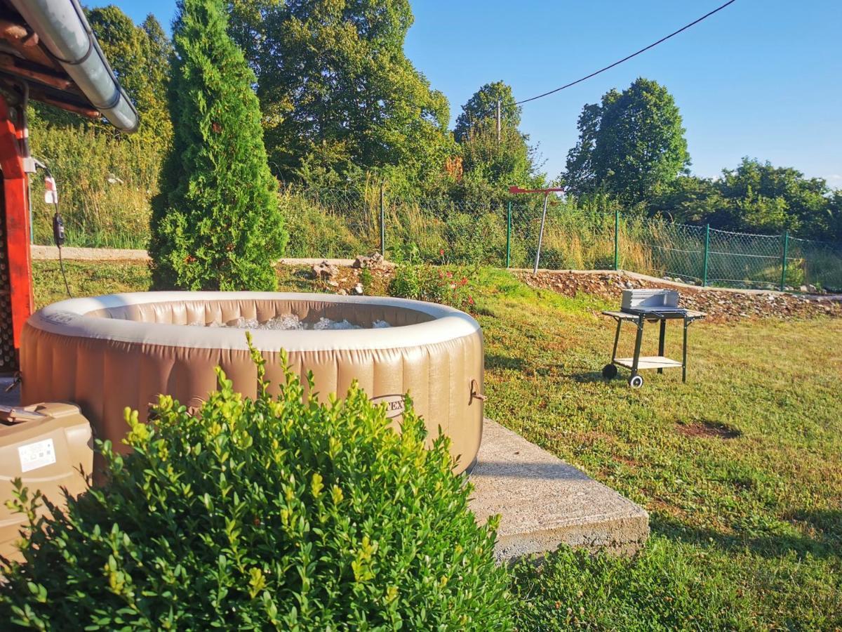 Home La Sierra With Jacuzzi Korenica Exterior photo
