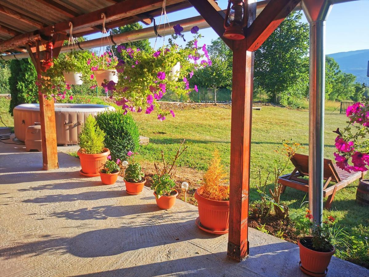 Home La Sierra With Jacuzzi Korenica Exterior photo